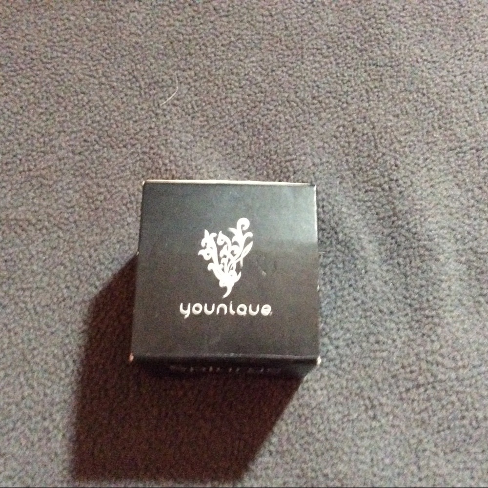 Younique splurge cream shadow
